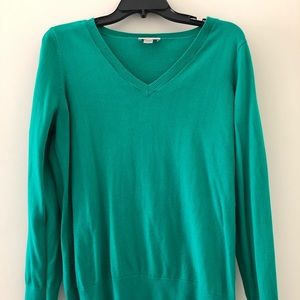 L Kelly Green V-neck women’s sweater